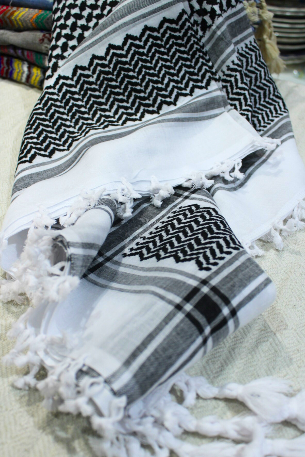 Traditional Keffiyeh Scarf-Black&White-With Tassels-Style2