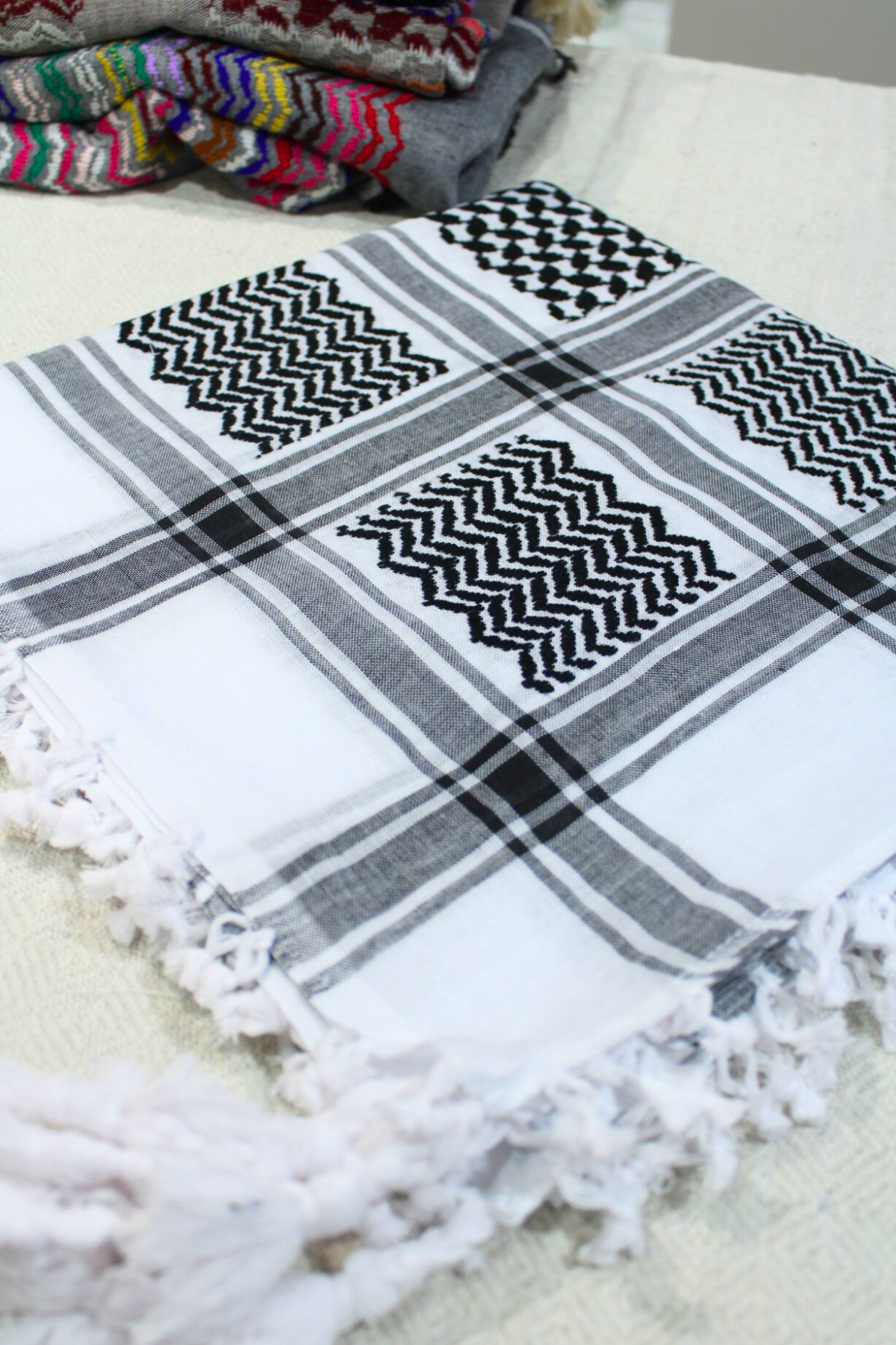 Traditional Keffiyeh Scarf-Black&White-With Tassels-Style2